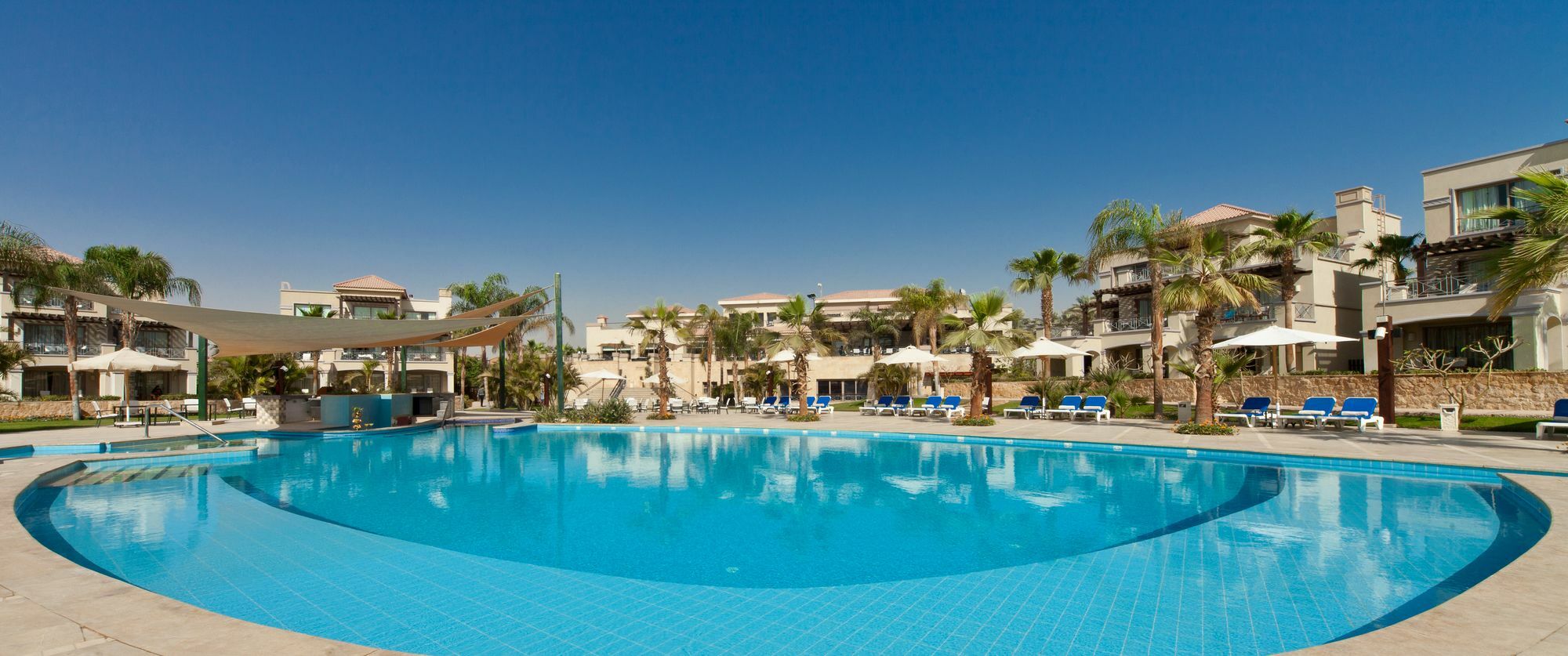 Jaz Little Venice Golf Resort Ain Sukhna Eksteriør billede The swimming pool at the complex