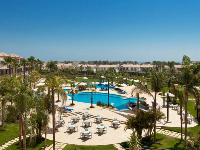 Jaz Little Venice Golf Resort Ain Sukhna Eksteriør billede The swimming pool at the resort